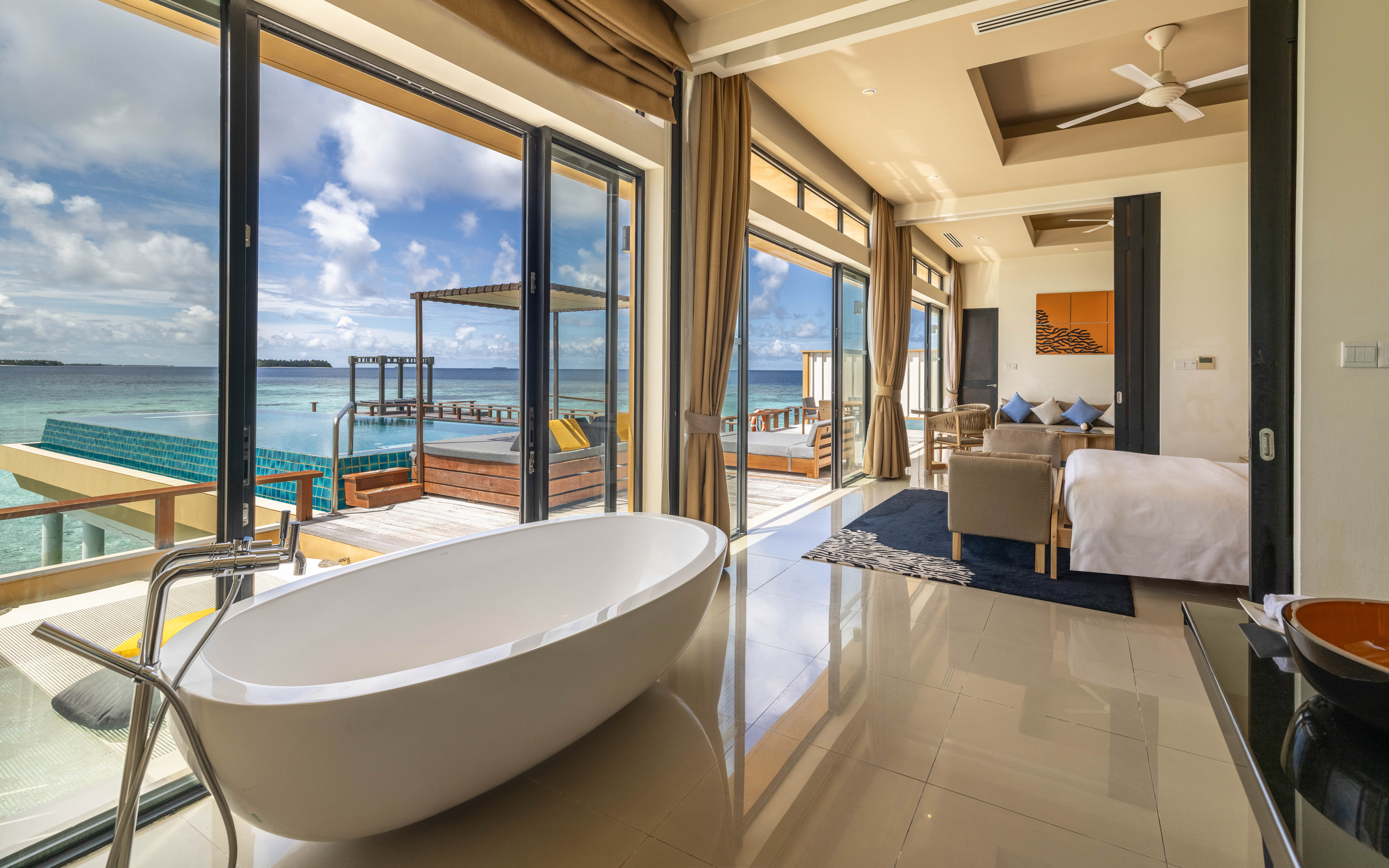 Velavaru_Deluxe InOcean Two Bedroom Pool Villa_Interior_Bathroom